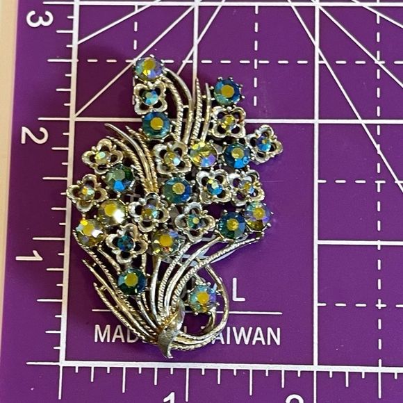 Green Blue and Yellow Aurora Borealis Brooch Pin 2.5” - Picture 4 of 4